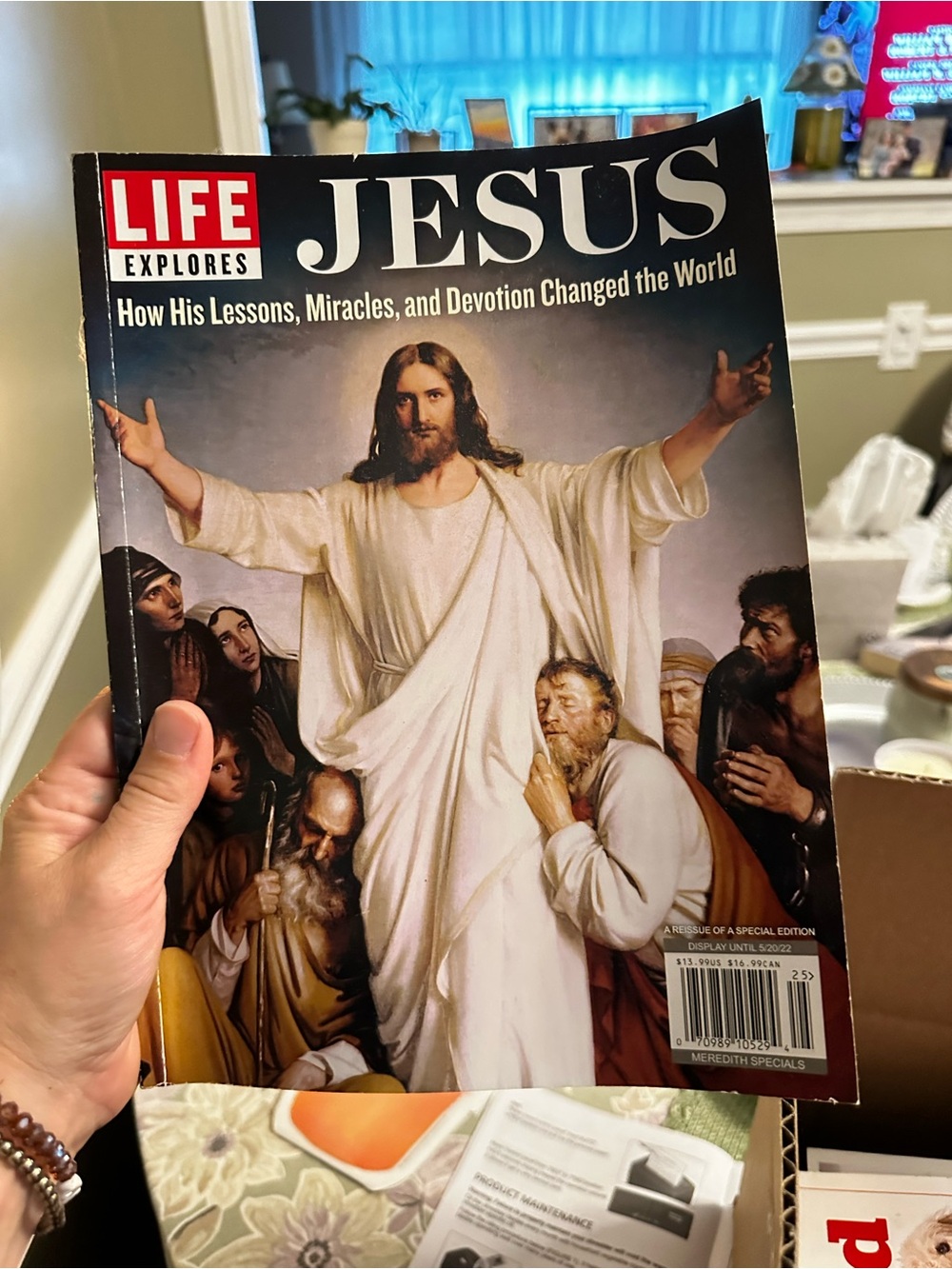 LIFE Explores: JESUS Magazine - White Robe Cover